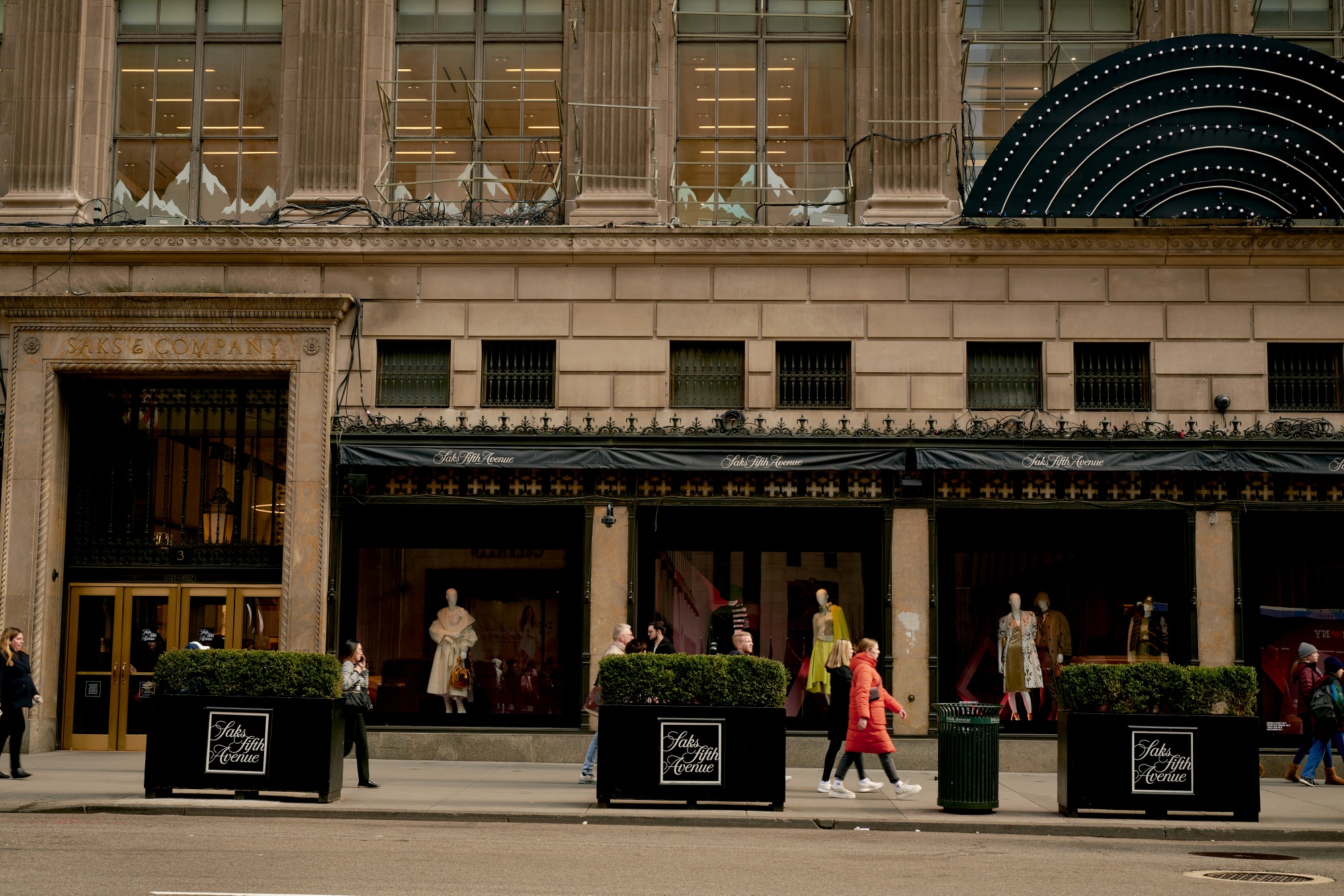 Saks Fifth Avenue opens new Manhattan store in bid to win luxury