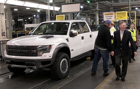 Ford Reduced Pay for CEO Mulally 29% to $21 Million Last Year