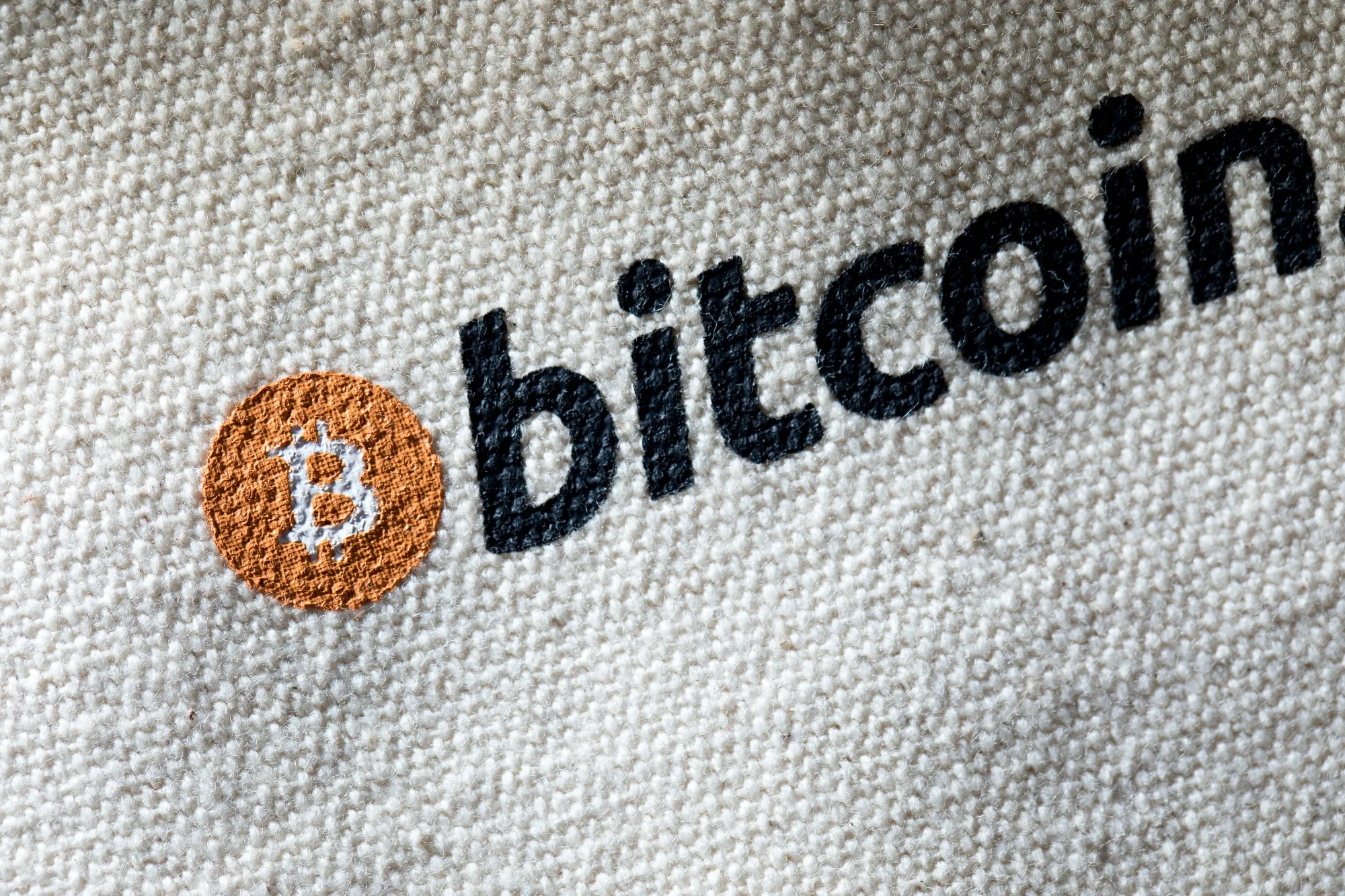 Bitcoin fällt 6% unter $86.000: Sorgen zu Strategy, Tether bewirken  Krypto-Sturz - Bloomberg