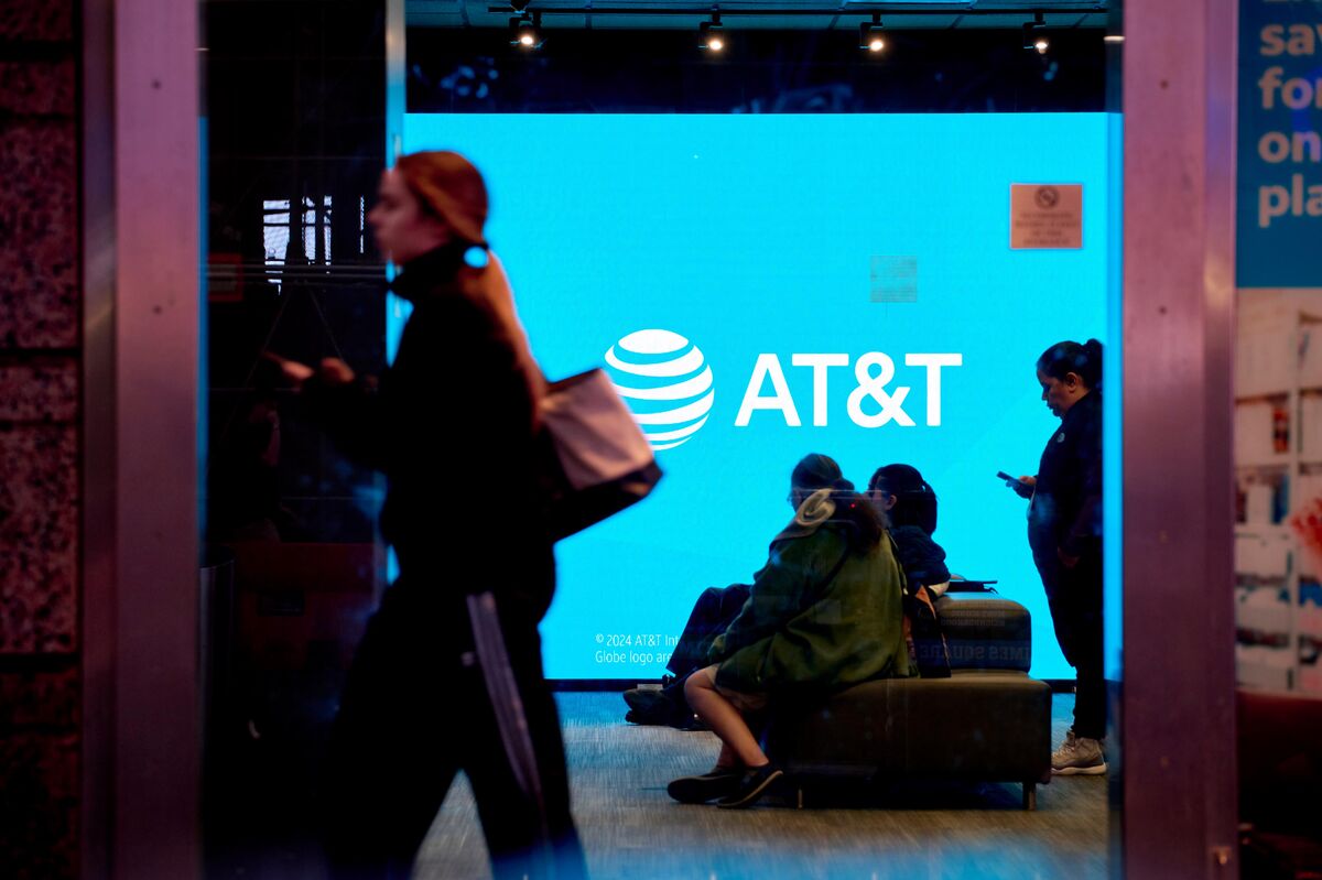 Trump Blasts AT&amp;T for Poor Network Performance During Call