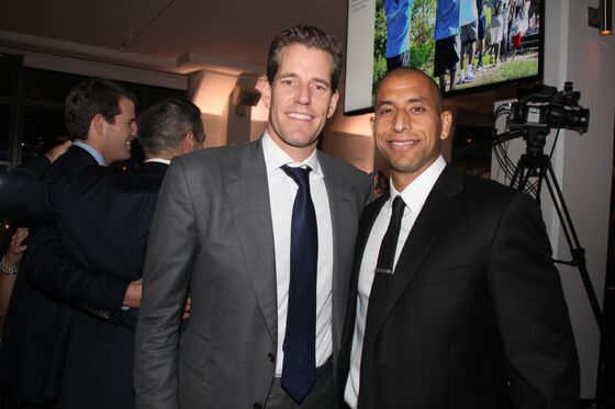 Winklevoss Twins Do a Power 10 to Help New York City Rowers