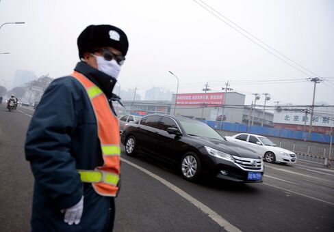 Beijing Urges People to Curb Time Outdoors After Pollution Alert