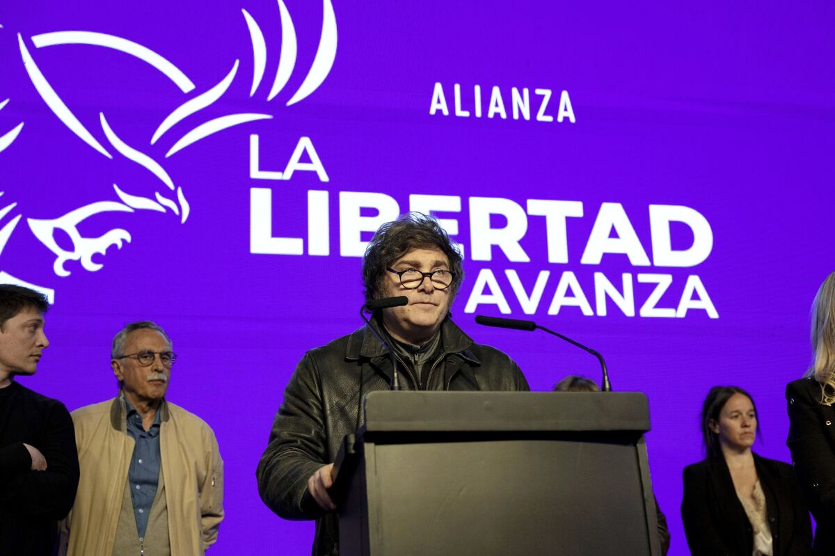 Argentina Bonds Slump on Milei’s Defeat in Buenos Aires Vote