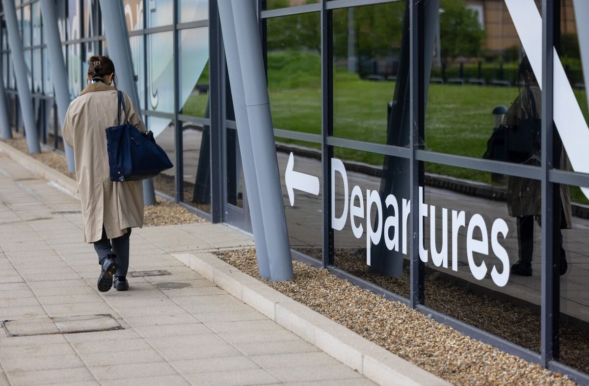 UK Warns of Border Delays When New EU Border System Begins - Bloomberg