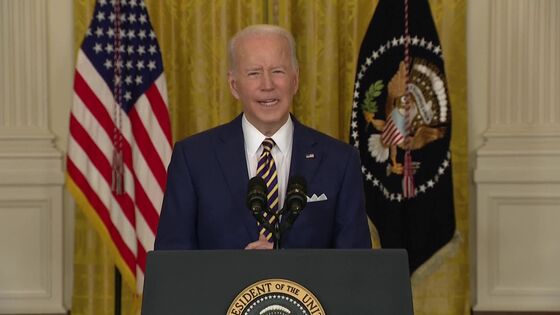 Biden Says Stemming Inflation Is Fed’s Job, Backs Policy Shift
