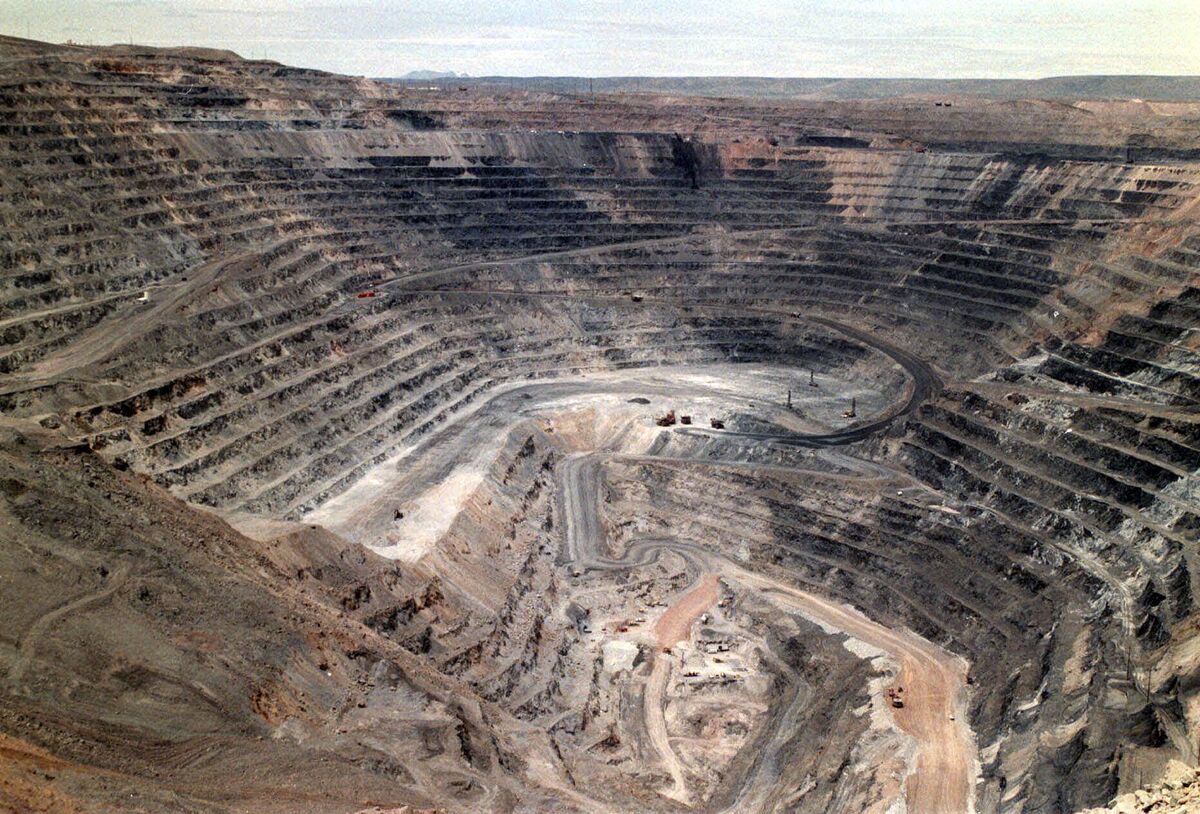 ⚫️ BLOOMBERG: "Barrick Mining Corp: Separazione degli Asset Statunitensi Attira l'Interesse dei Mineratori Rivali"