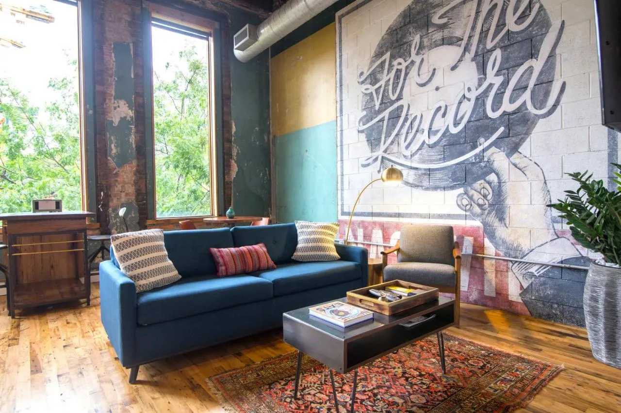 Travel Booking App Hopper First Came for Expedia. Airbnb Home Rentals Are  Next - Bloomberg