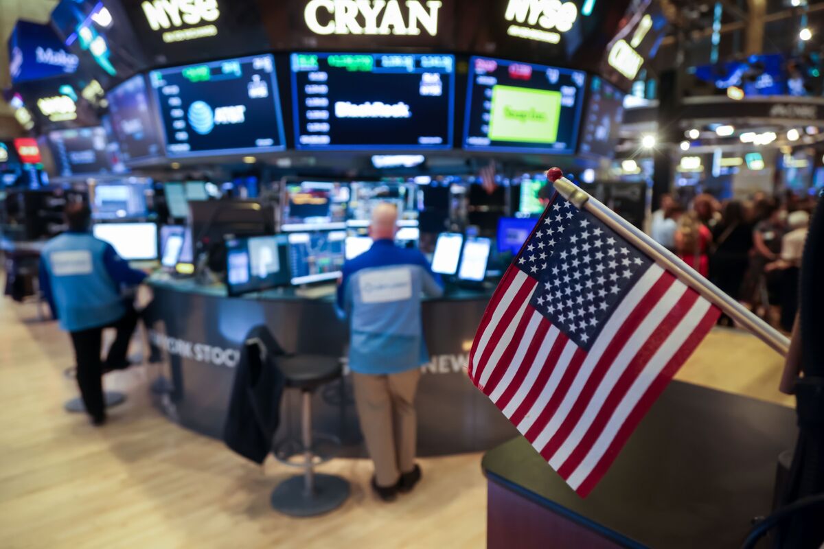 ブルームバーグのニュース記事「【米国市況】ダウ平均は最高値更新、パウエル氏講演が利下げ観測補強」の画像