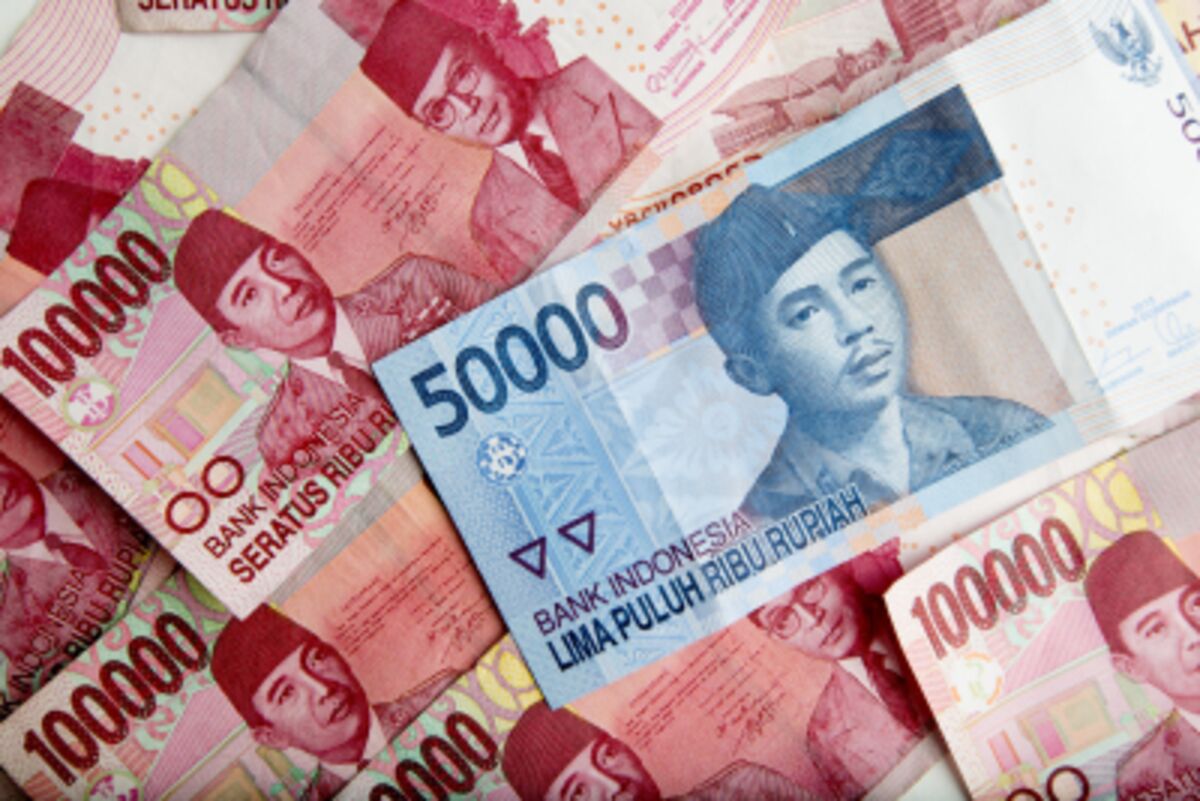 Indonesia Makes ‘Sizeable’ Intervention to Defend Currency  Bloomberg