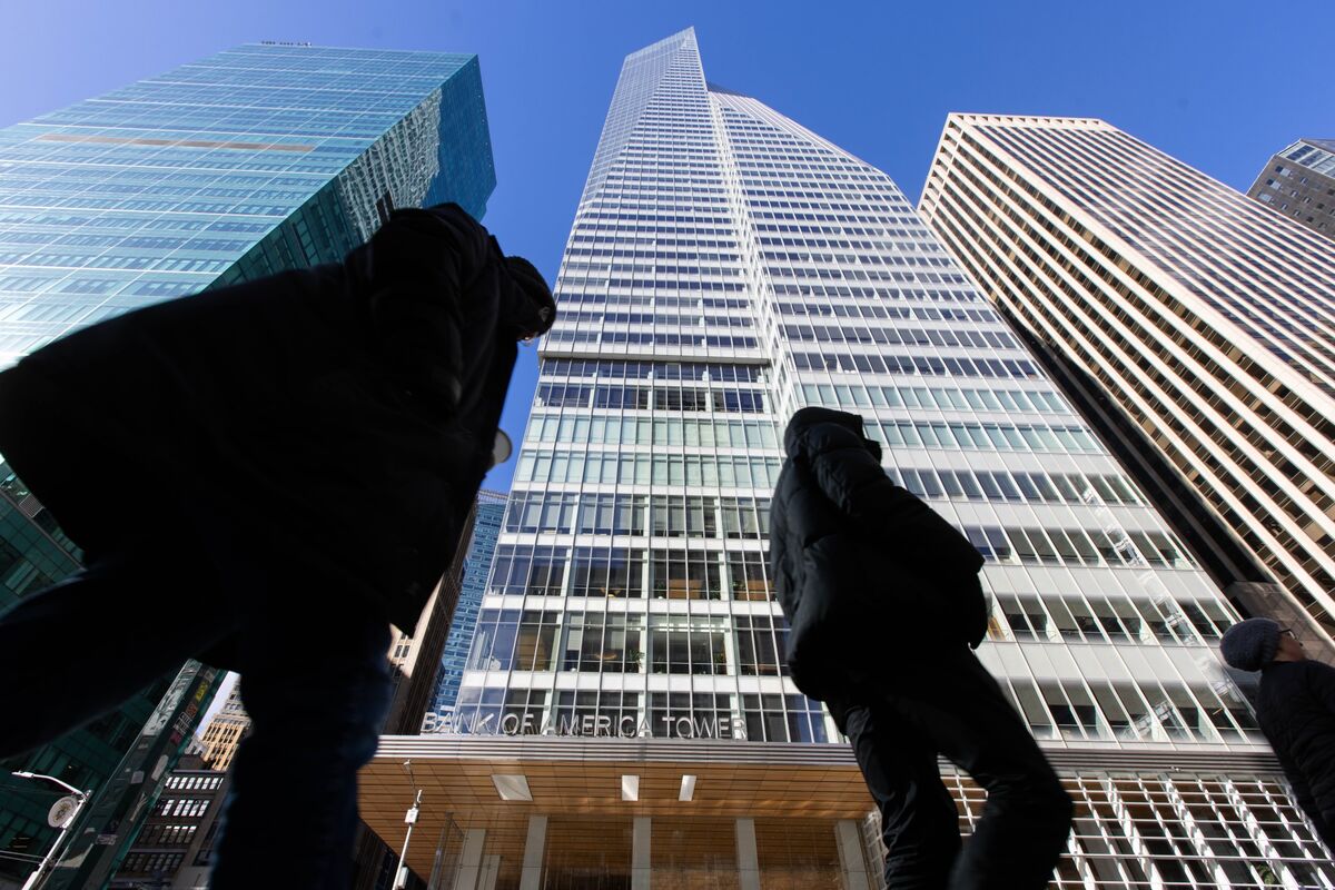 BofA’s Four-Employee Decline Suggests Bankers’ Jobs Safe So Far