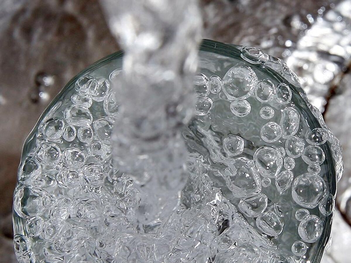 UK Water Firm United Utilities Seeks £800 Million in Share Sale