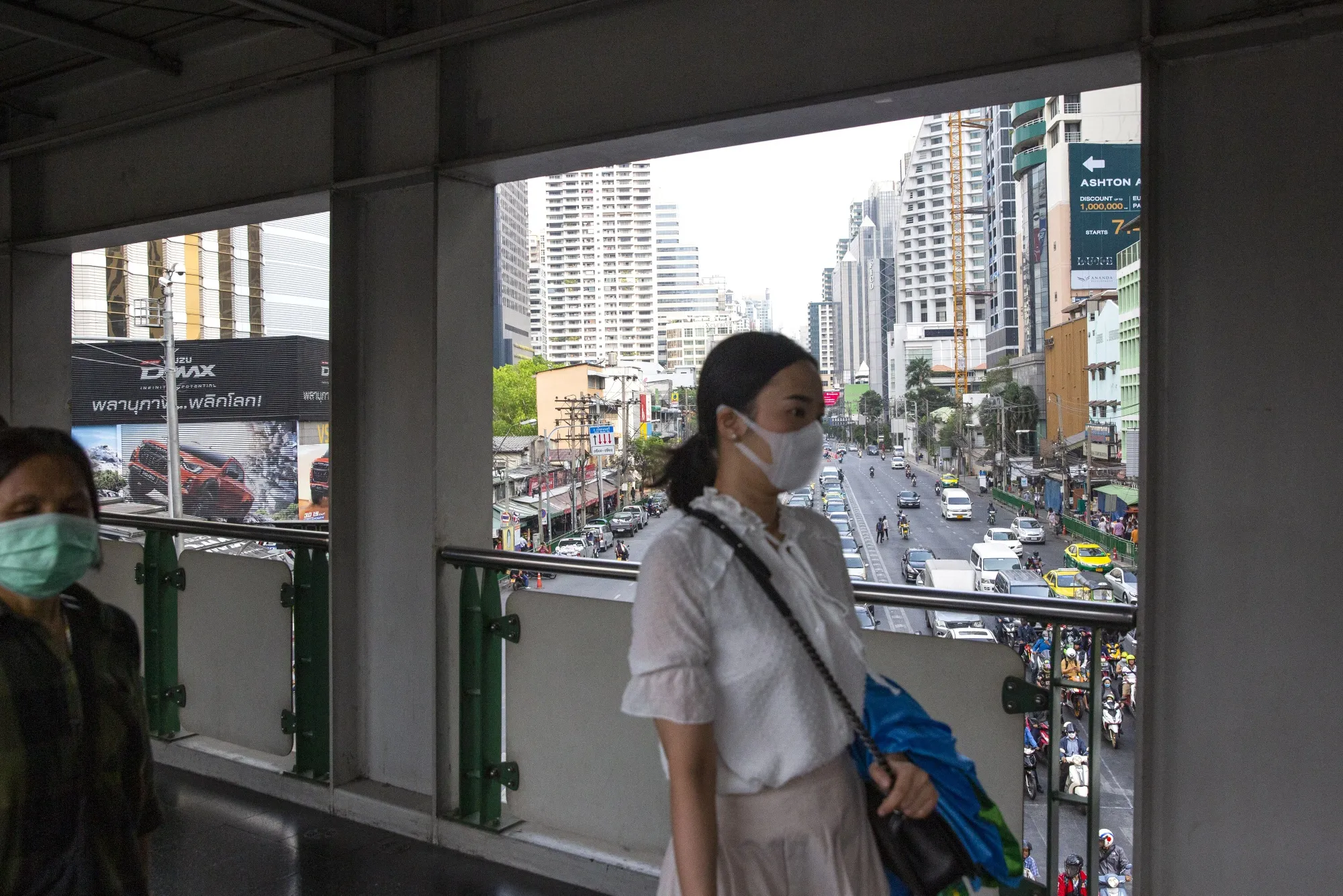 Thailand Cuts Interest Rate as Virus Outbreak Hurts Economy 