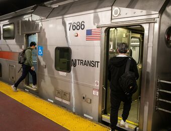 relates to NJ Transit, Amtrak Trains to NYC Facing Up to 90-Minute Delays