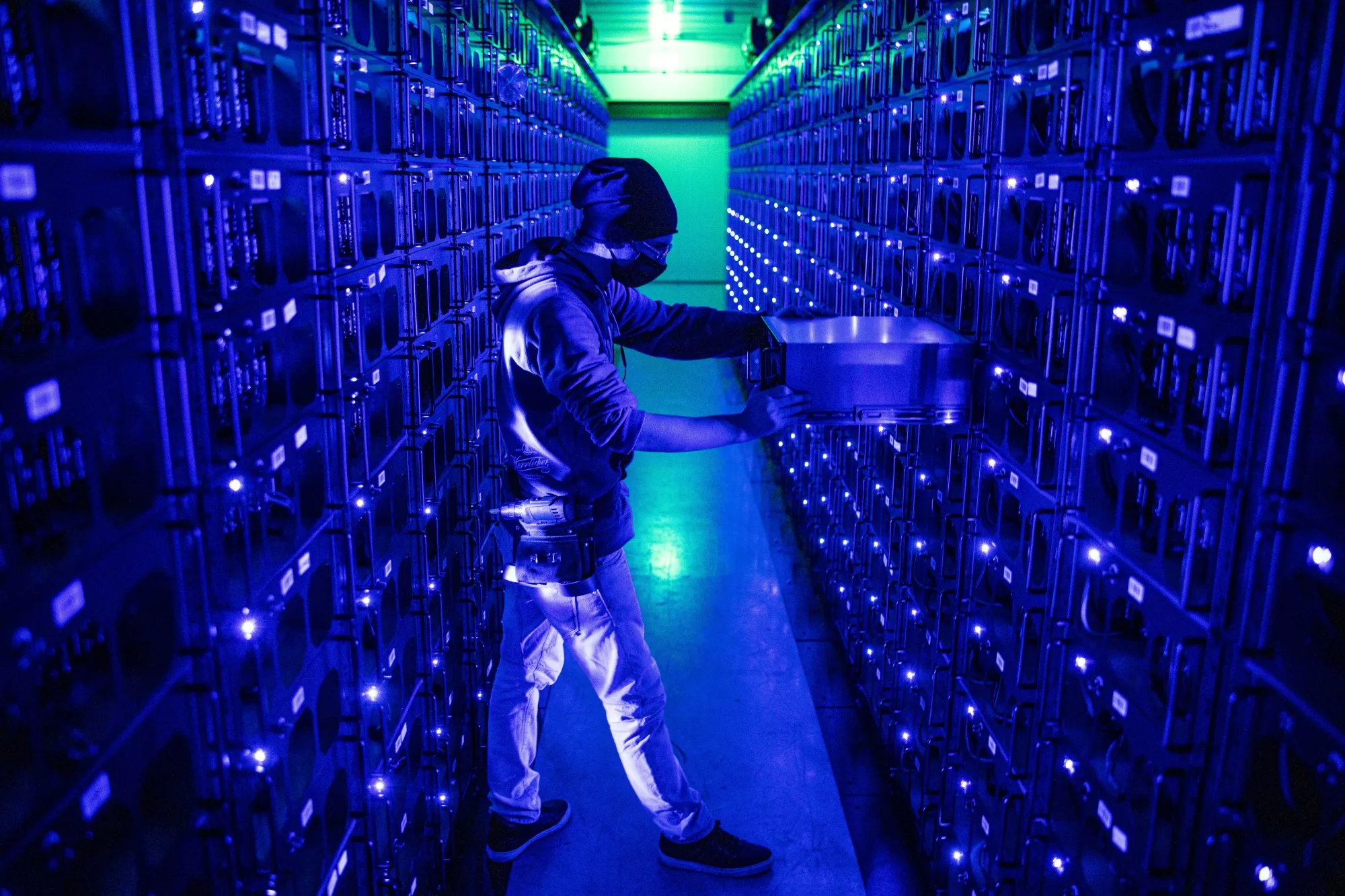 Wall Street Stays on Crypto Sidelines as Tesla Boosts Bitcoin - Bloomberg