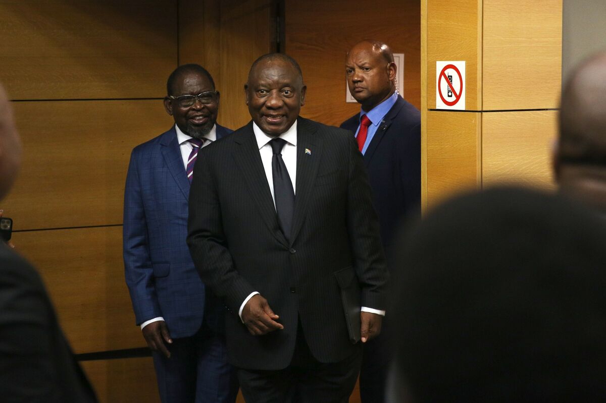 South African Coalition Skirts Crisis to Pass National Budget South African Coalition Skirts Crisis to Pass National Budget