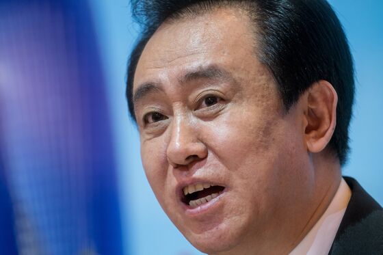 Evergrande Chairman Buys $1 Billion of Its Debt in Rare Move