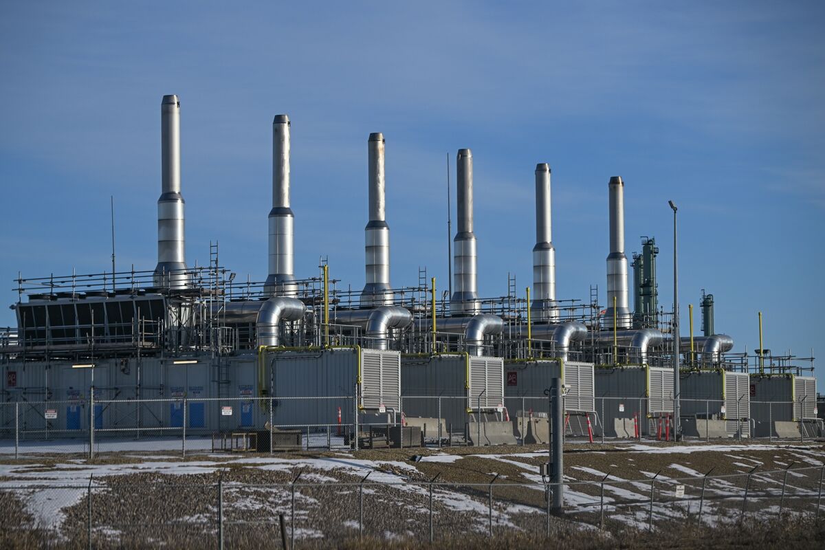 bloomberg.com - Robert Tuttle - Keyera Shares Plunge as Regulator Challenges Plains Gas Deal