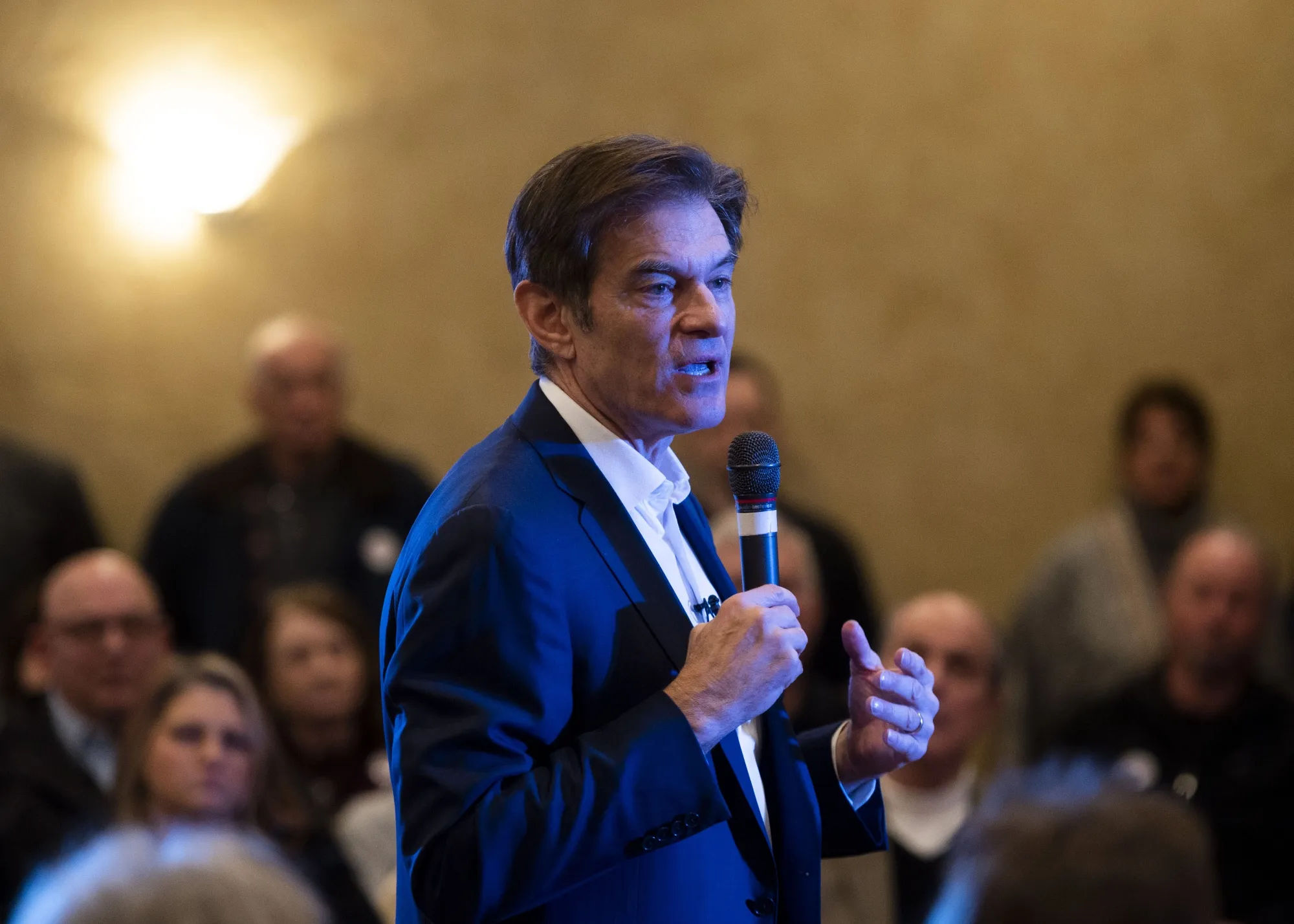 Mehmet Oz at a campaign event in Greensburg, Pennsylvania, on Jan. 26.