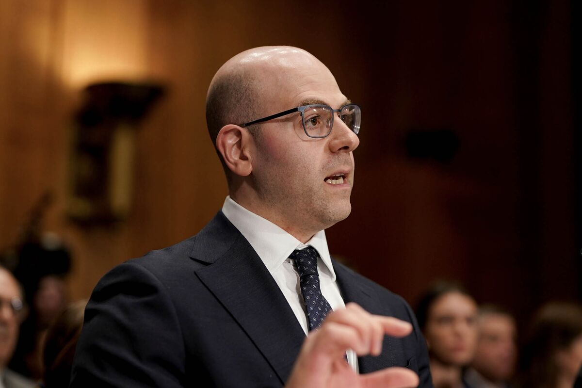Trump’s Fed Pick Miran Faces Senators at Confirmation Hearing