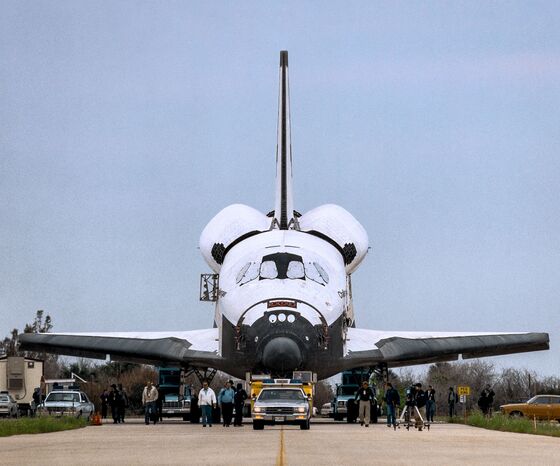Forgotten Photos From the Space Shuttle’s Glory Days
