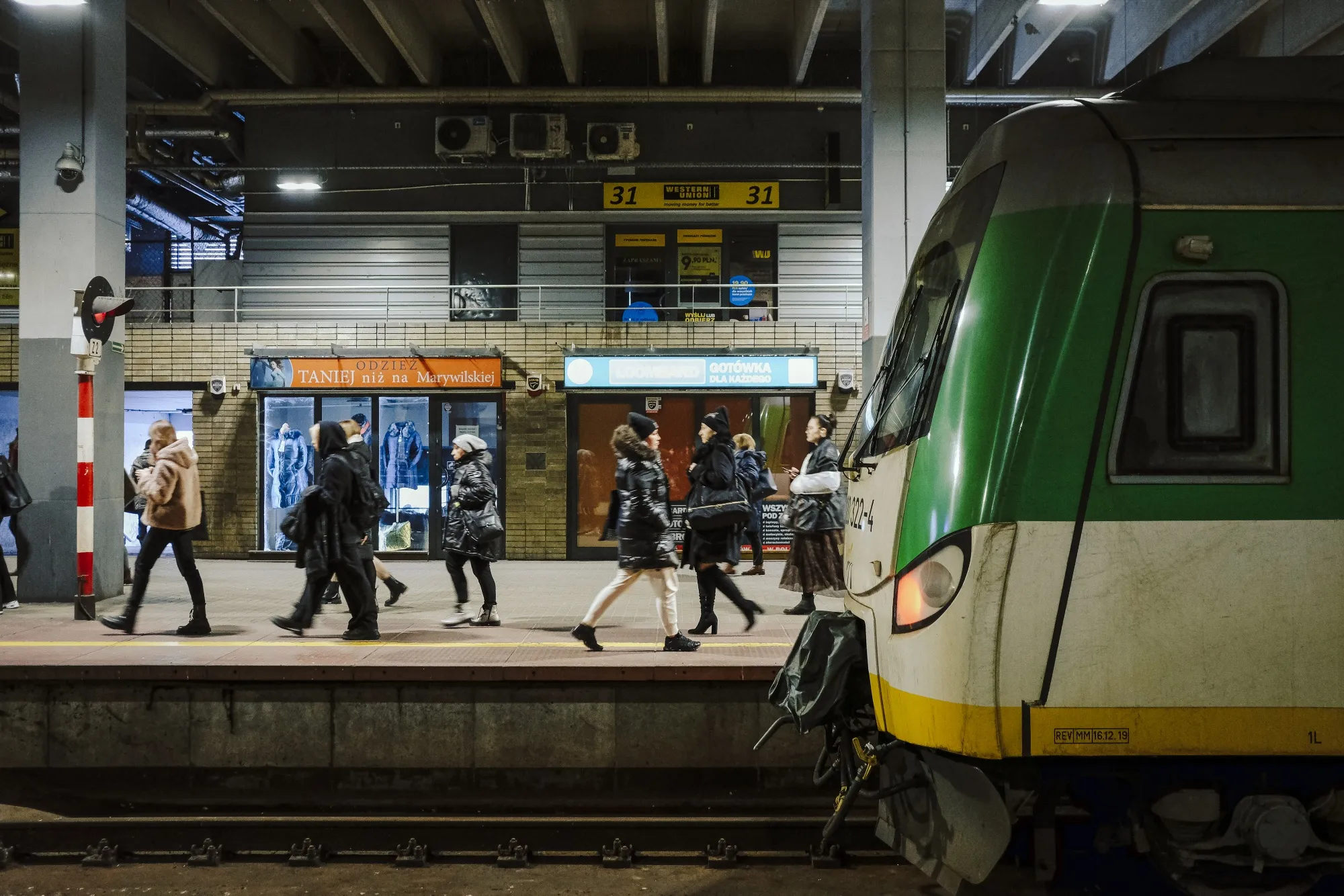 Wages&nbsp;grew 7.9% from a year ago, the slowest pace in four years.