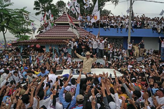 Ex-General Warns of Unrest After Indonesia Vote as Crowds Surge 