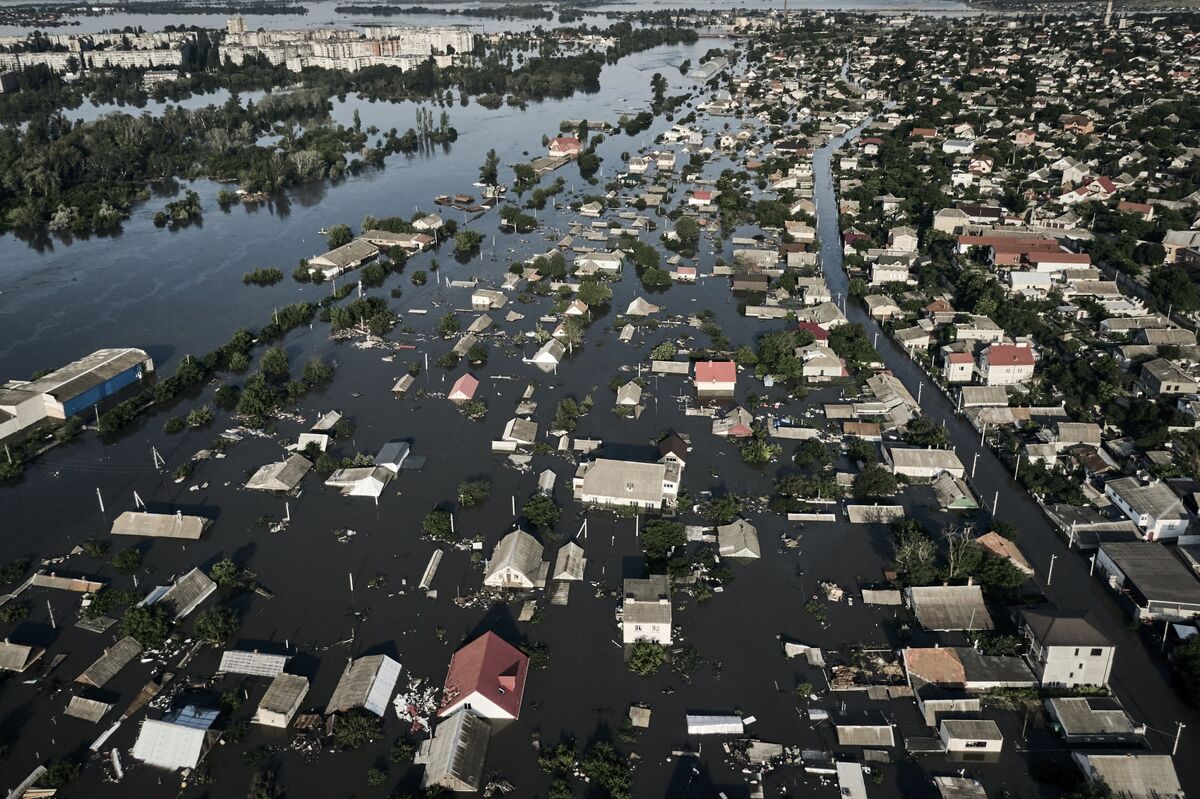 Ukraine Dam Destroyed in the Dead of Night Upstages Offensive in War With Russia - Bloomberg