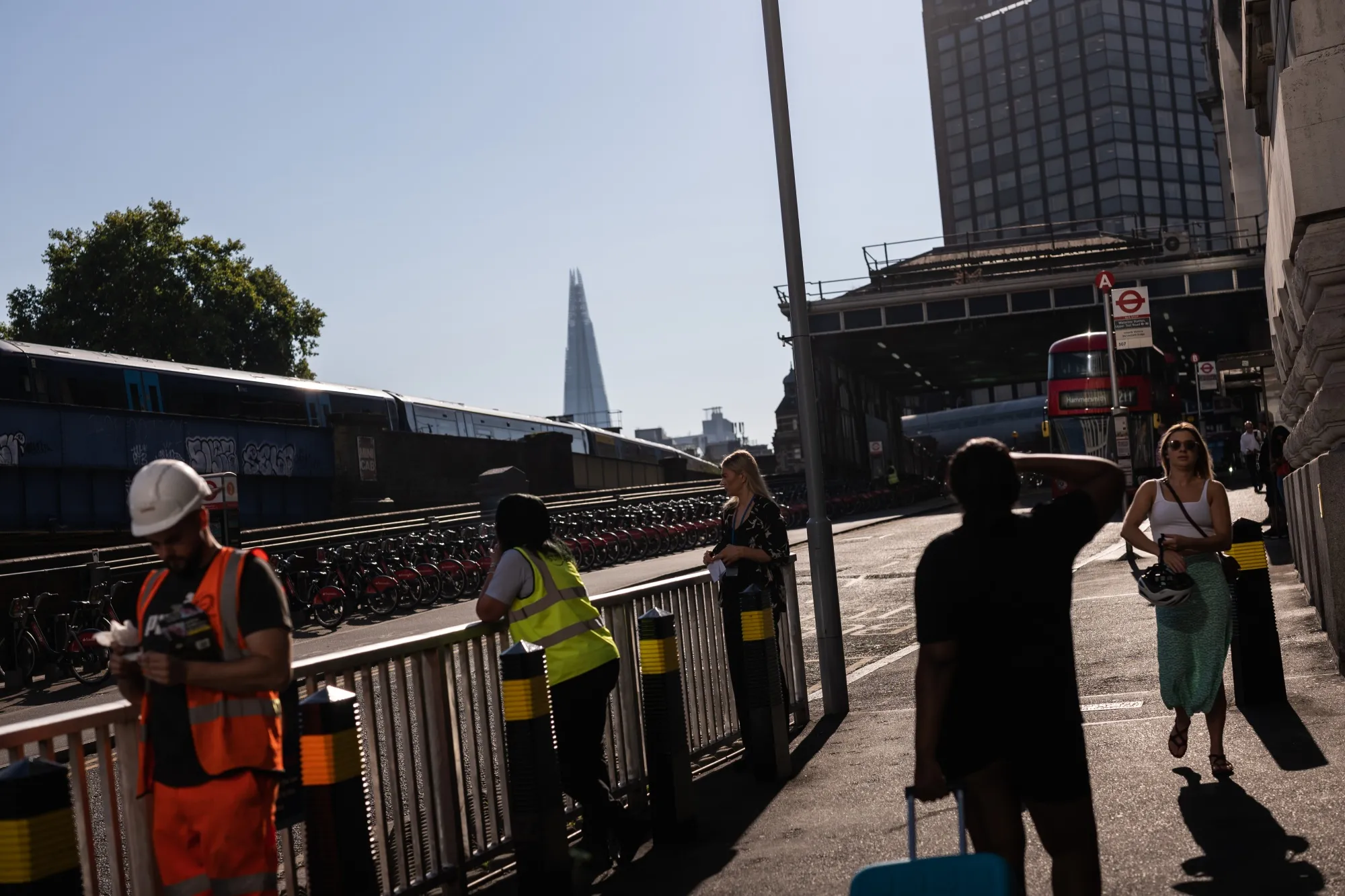Commuters depart from London’s Waterloo railway station during a heat wave in August 2022.&nbsp;