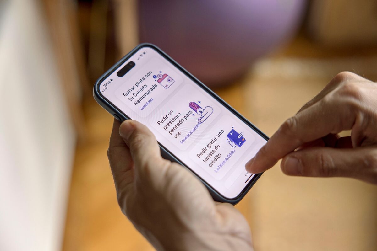 bloomberg.com - Ignacio Olivera Doll - Soaring Household Defaults Rock Argentina's Banks and Fintechs