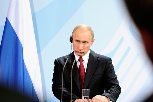 Bloomberg View: Is Vladimir Putin Going Back to the U.S.S.R.?