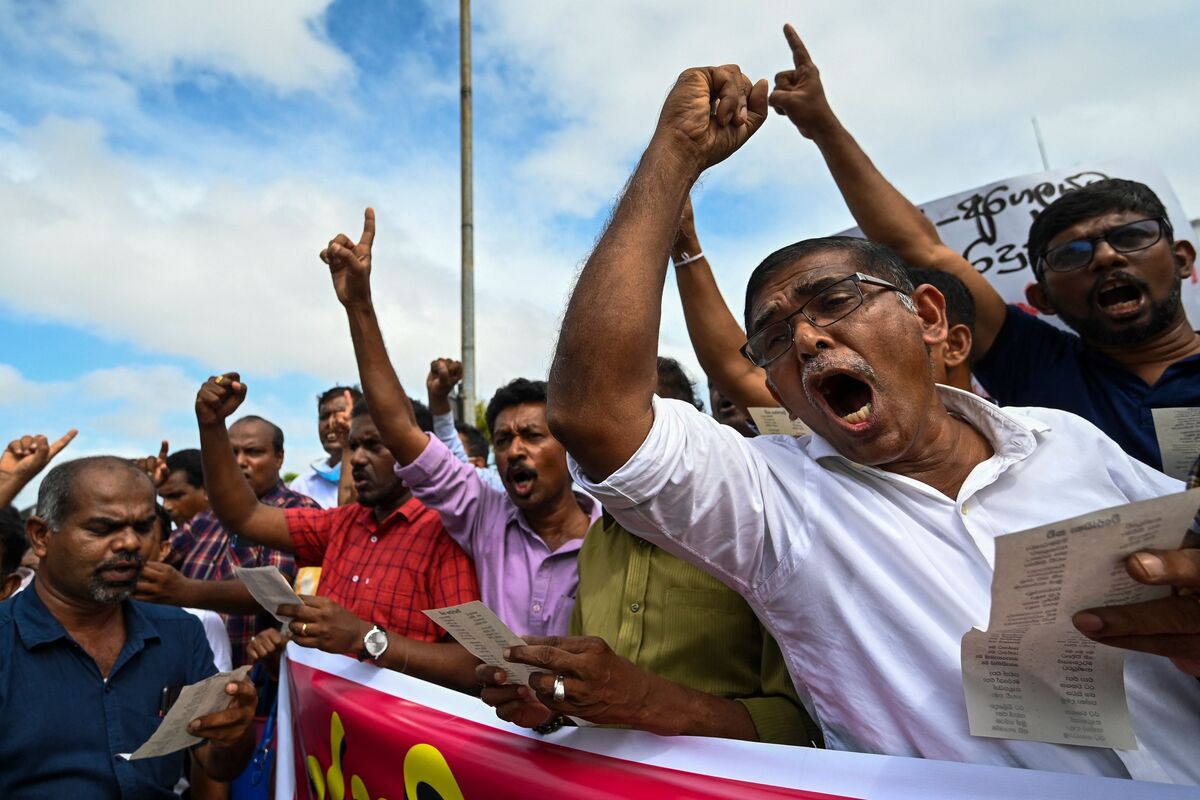 Central Bank Holds Rates Amid Debt Crisis: Sri Lanka Latest