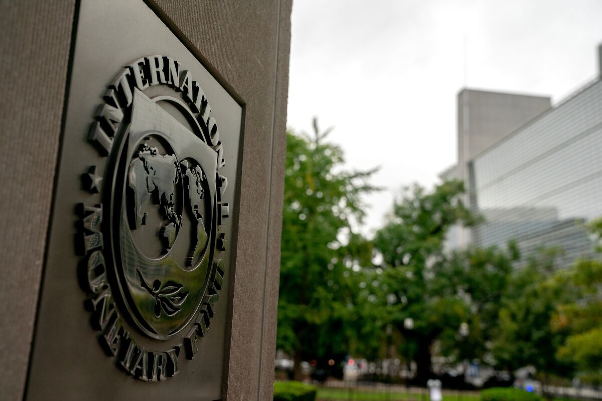 Global Growth Forecast 2025 | IMF Warns AI Debt Risks Impact Cross-Border Sellers