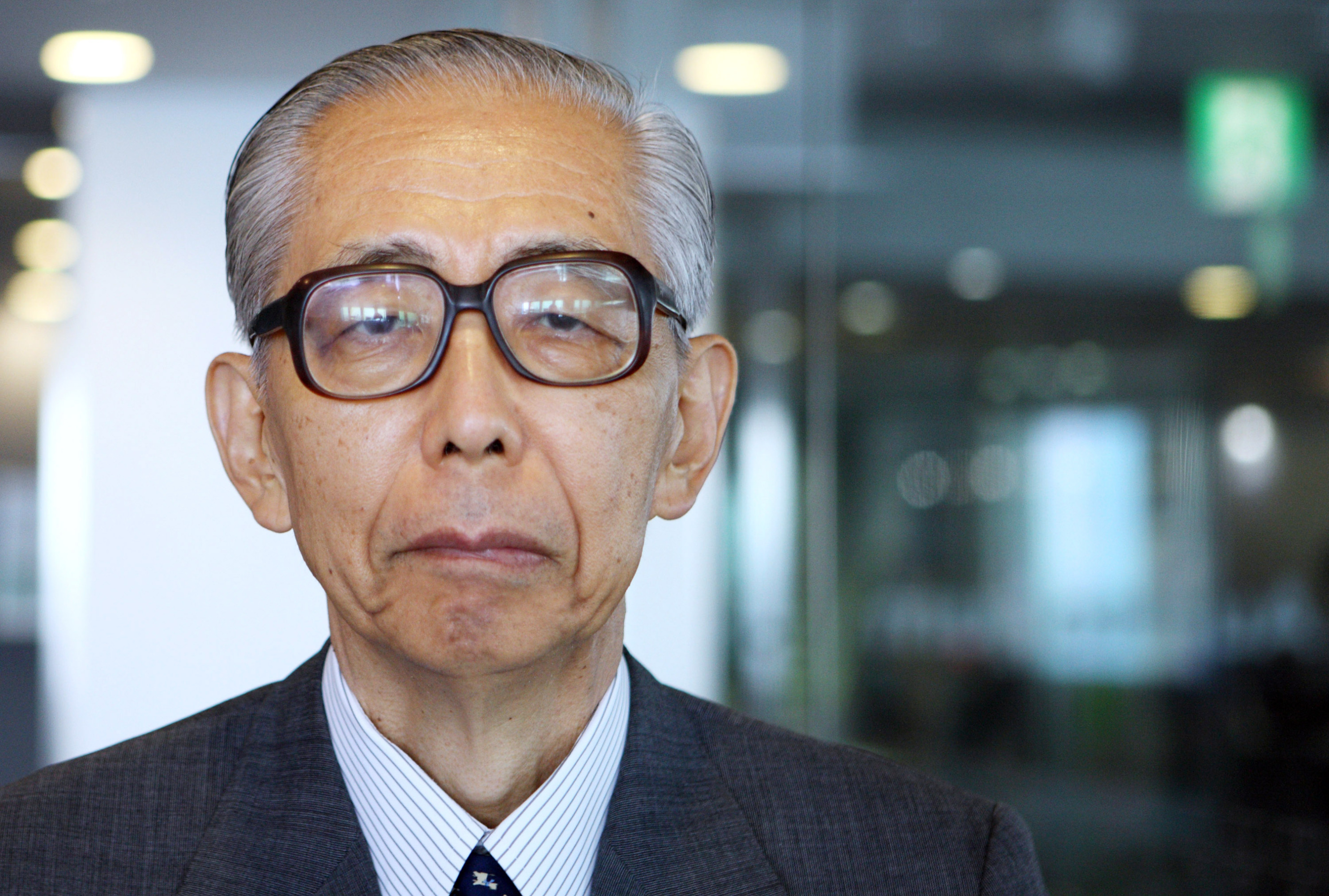 Amazon.co.jp: 日銀はだれのものか : 中原 伸之, 藤井 良広: 本