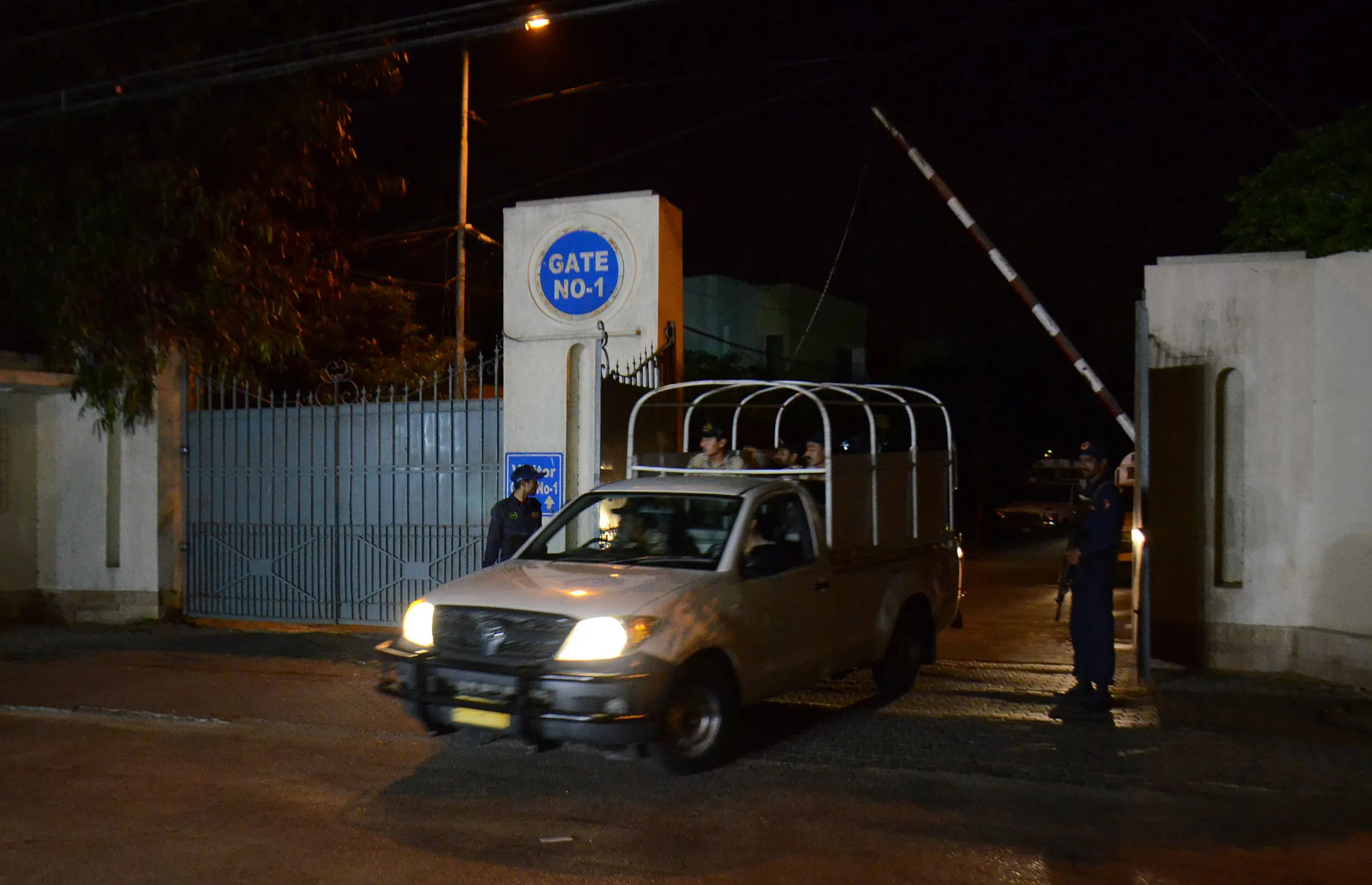 Paramilitary soldiers leave the residence of former Pakistani president Pervez Musharraf in Karachi on March 18, 2016. Pakistan's former military ruler Pervez Musharraf left the country early Friday, a day after the Supreme Court lifted a ban on him travelling abroad, airport sources confirmed to AFP. / AFP / STR (Photo credit should read STR/AFP/Getty Images)
