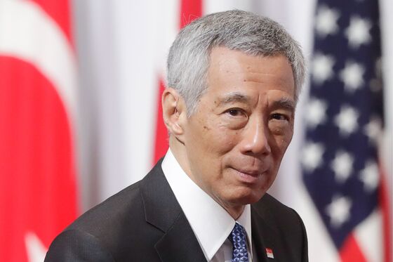 Singapore Must Stay Independent in U.S.-China Conflict, PM Says
