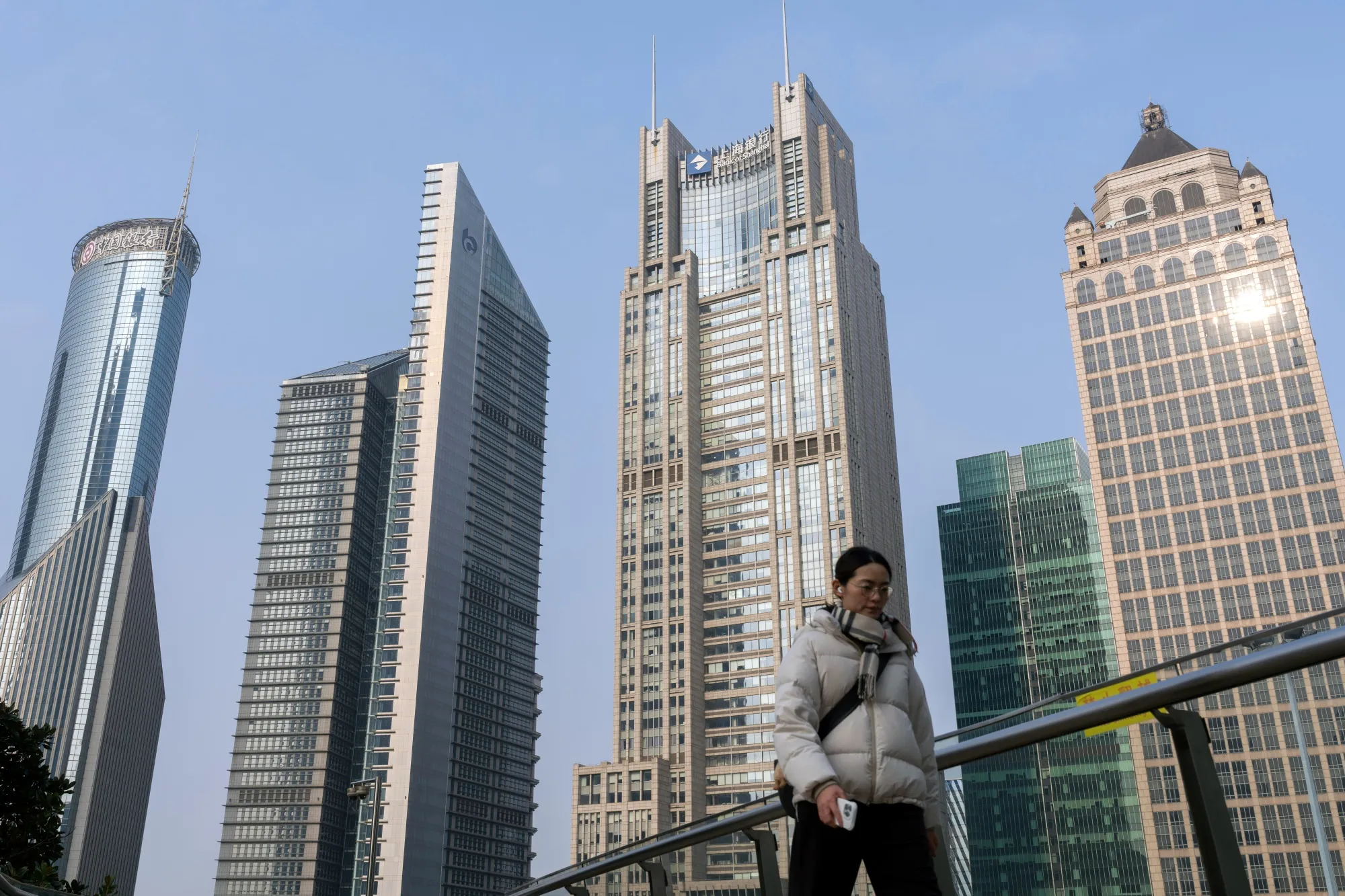 中国、国内最大級の保険会社に資本注入計画－4兆円超の特別国債発行 - Bloomberg