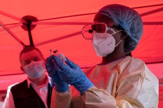 TOPSHOT-UGANDA-HEALTH-VIRUS-VACCINE