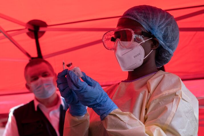 TOPSHOT-UGANDA-HEALTH-VIRUS-VACCINE