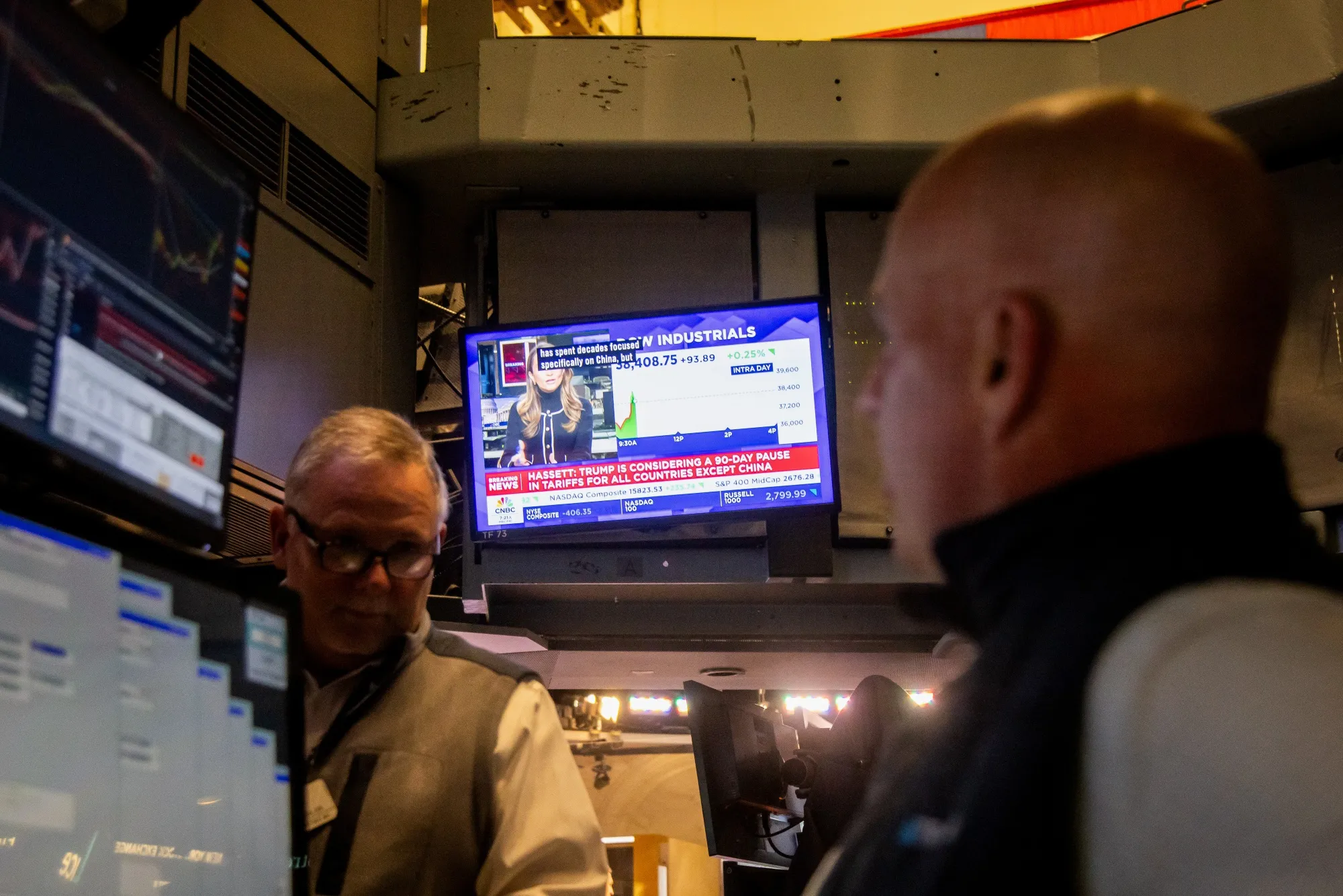 A television broadcasts tariff news on the floor of the New York Stock Exchange on April 7.
