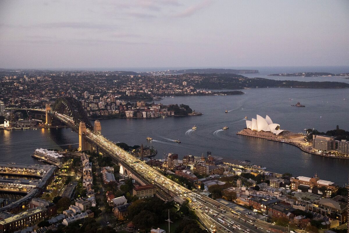 Pimco Favors Australian Bonds, Betting on Rate Cuts Next Year