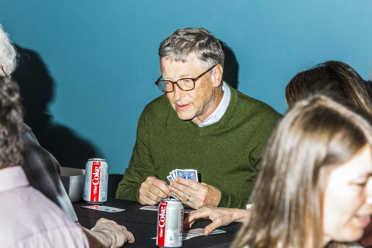 バフェット、ゲイツ両氏はビットコインに冷淡－１万ドル手前で失速 - Bloomberg