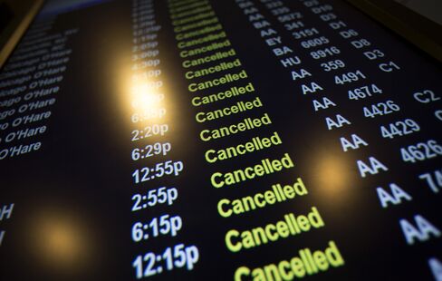 Airlines Scrub 3,800 U.S. Flights to Ease Storm Disruptions