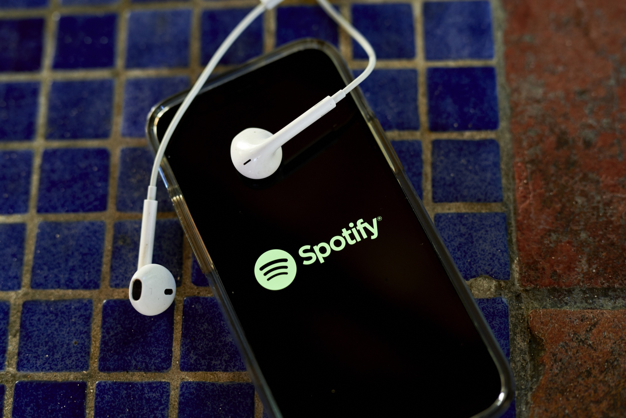 Spotify Stock Gains on Subscriber Growth and Narrower-Than-Expected Loss