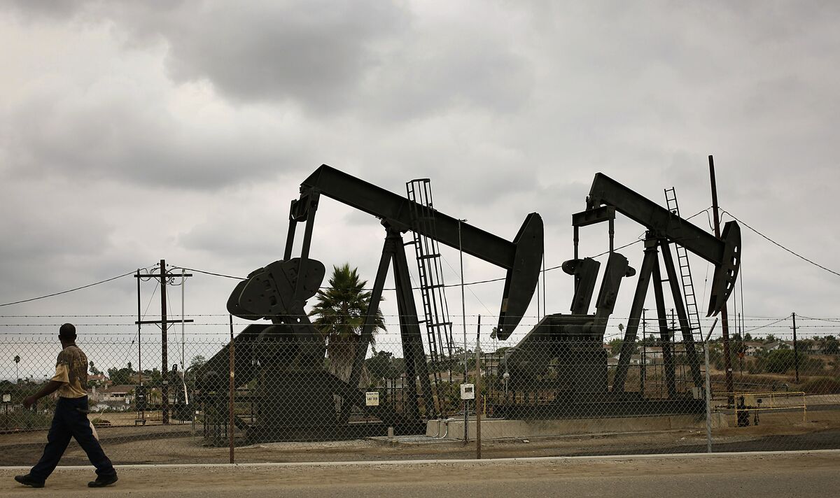 Stocks Rally as Oil Plunges on Reopening of Hormuz Strait