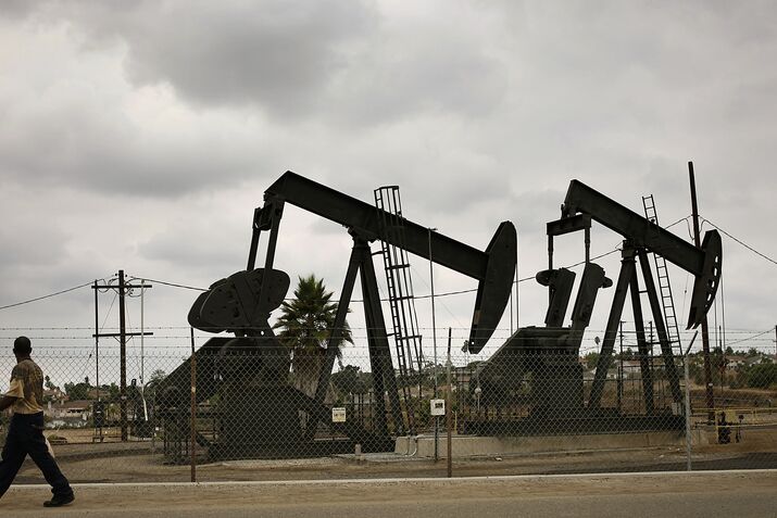General Views of the Inglewood Oil Field