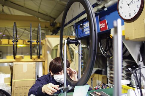 Made with titanium and carbon fiber, the wheels have been tested for a distance of twice the circumference of the earth.