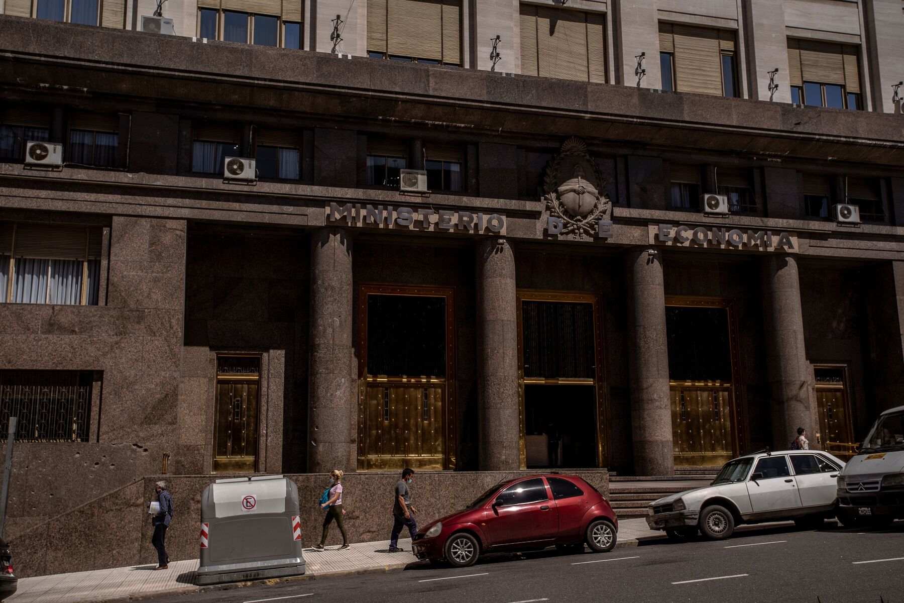 Argentina Bonds Jump On Surprise 1 Billion Buyback Plan Bloomberg   1800x1200 