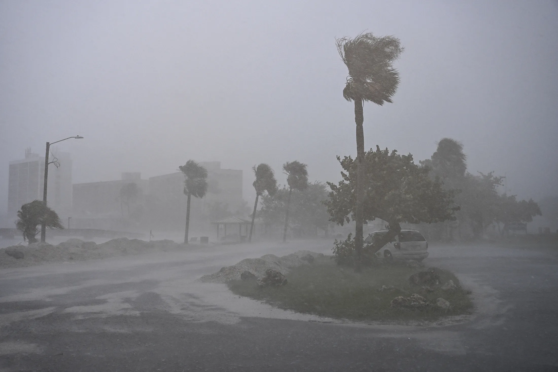 Hurricane Milton Nears Florida Coast as Rains Pound State Bloomberg