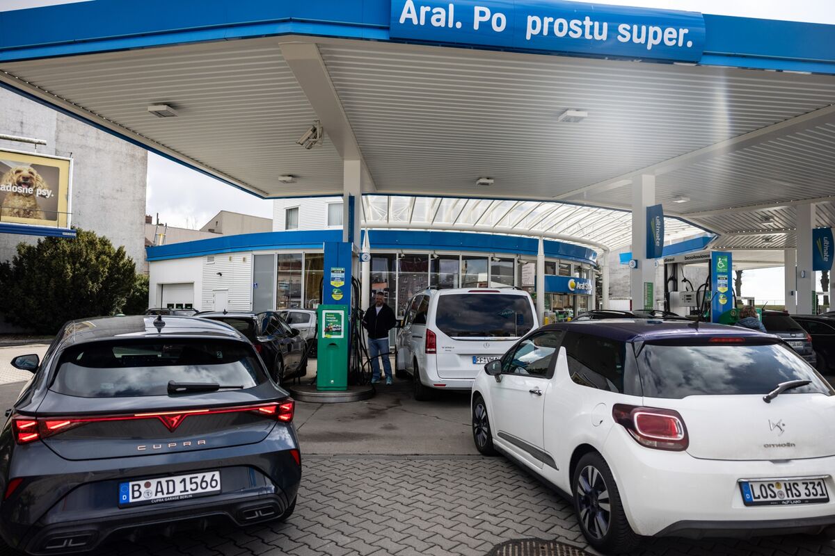 Petrol Tourists Flock to Poland in Search of Cheap Fill Ups
