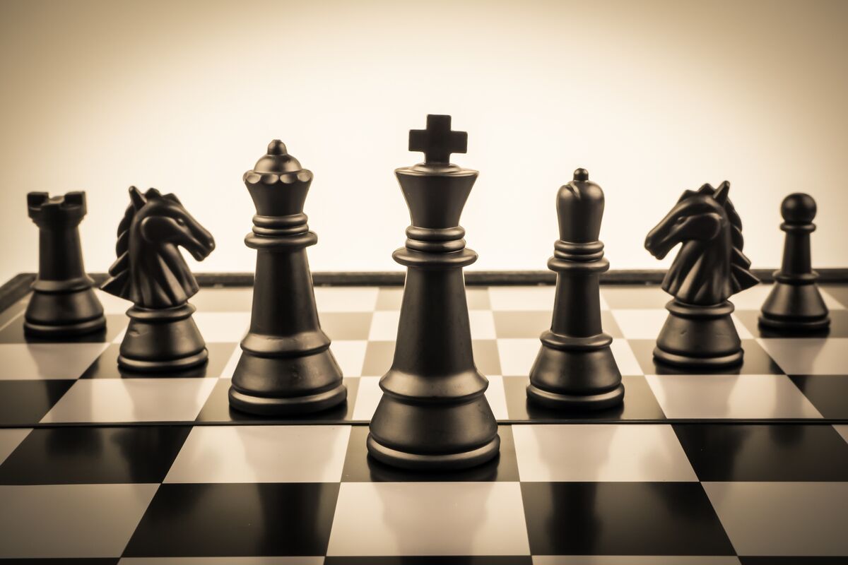 Reflections on a Chess Game: Surprises and Missed Opportunities